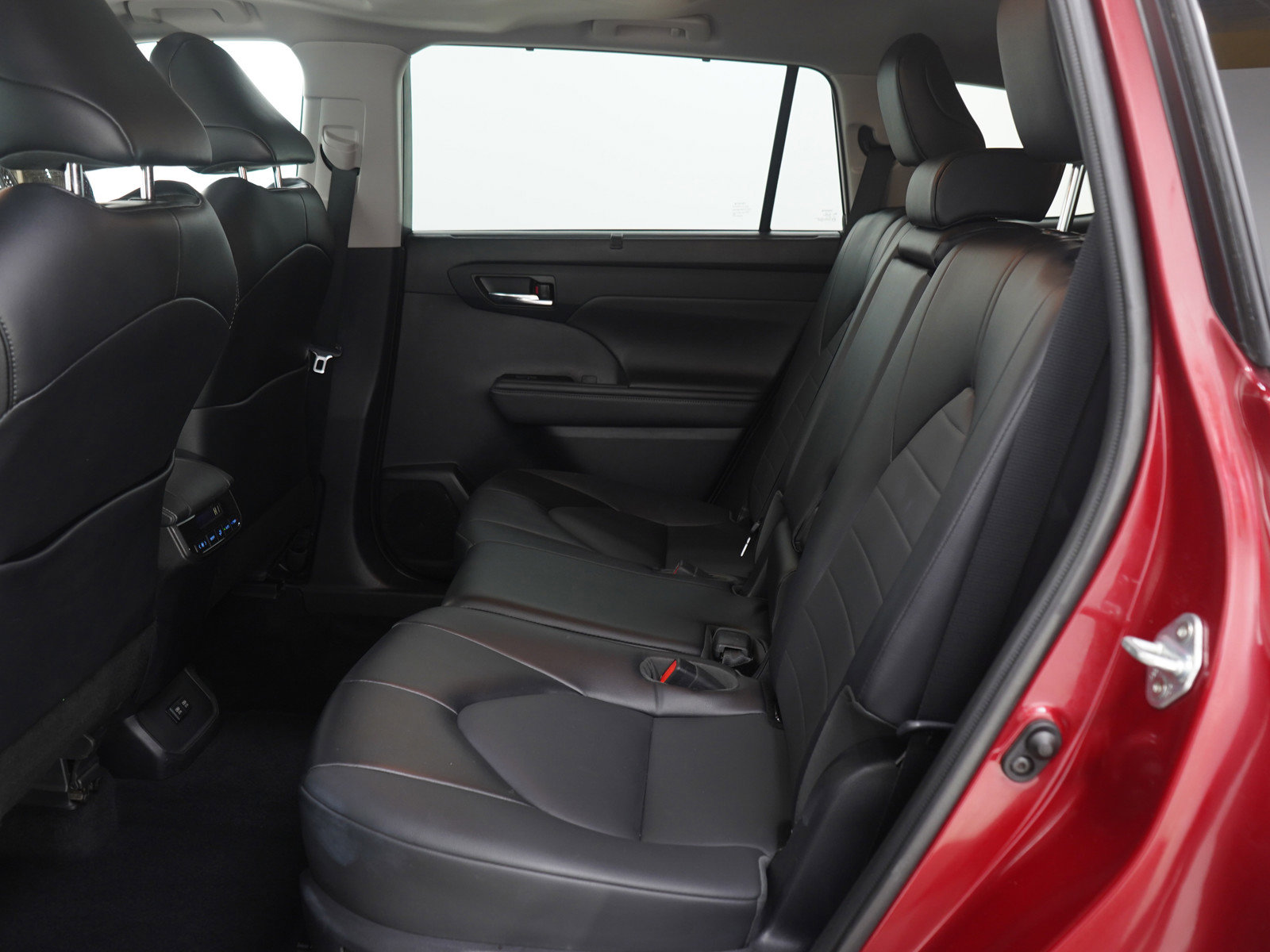 Used 2021 Toyota Highlander XLE image 17