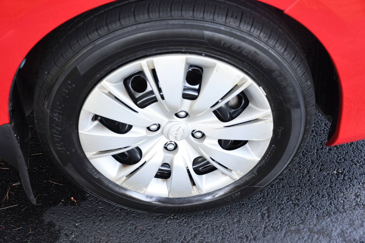 Used 2013 Toyota Yaris LE FWD image 36