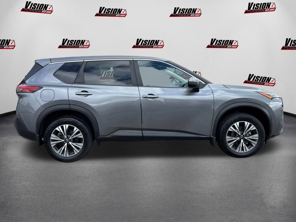 Used 2023 Nissan Rogue SV image 4