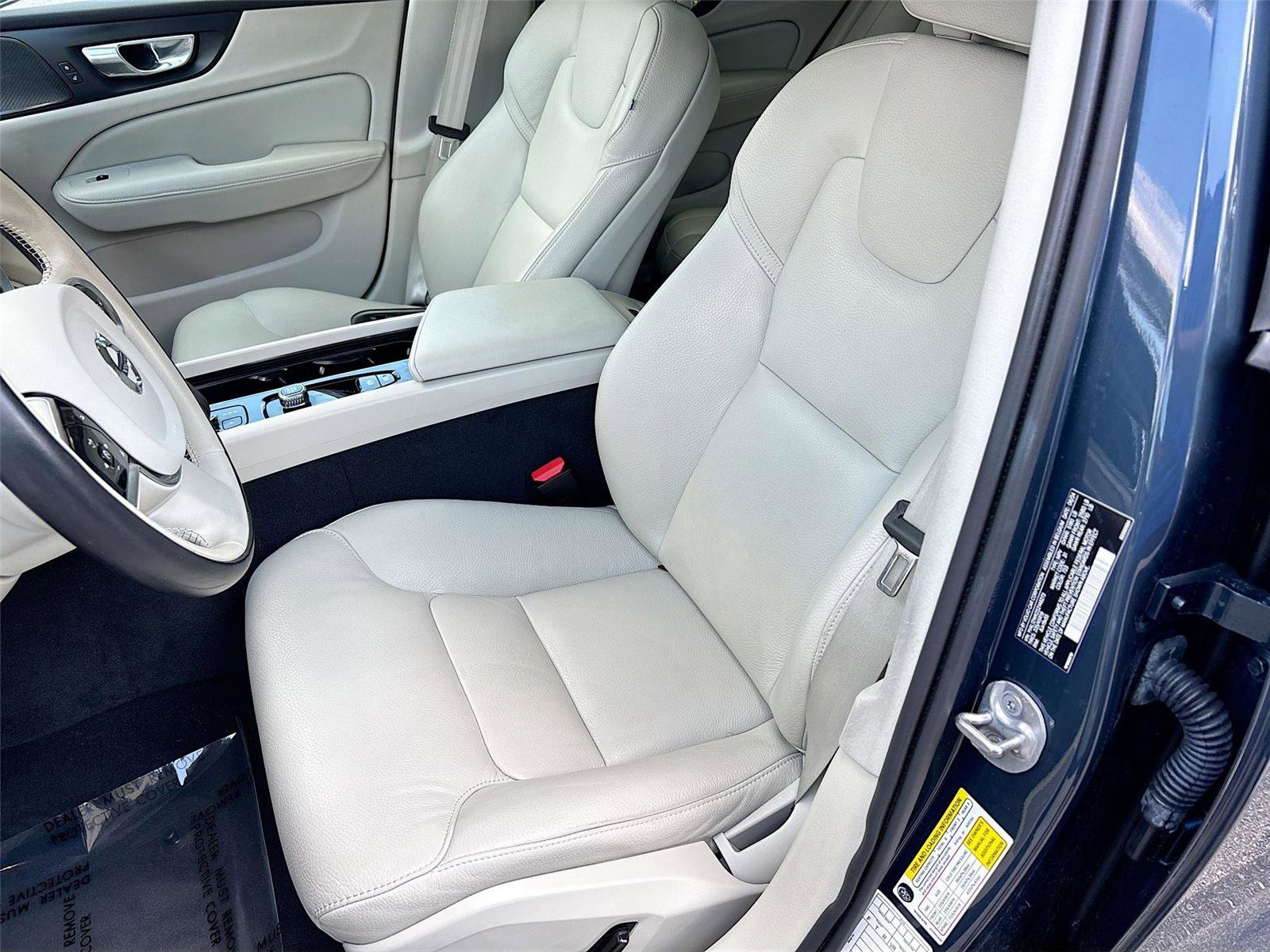 Used 2025 Volvo V60 B5 Cross Country Plus image 22