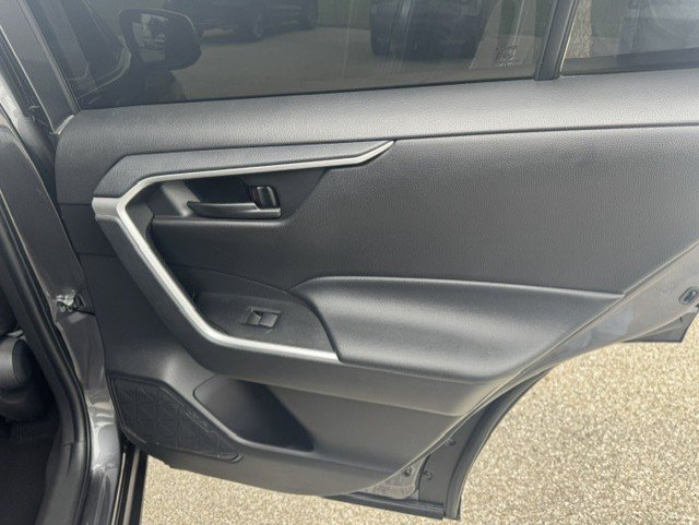Used 2023 Toyota RAV4 LE AWD/4WD image 29