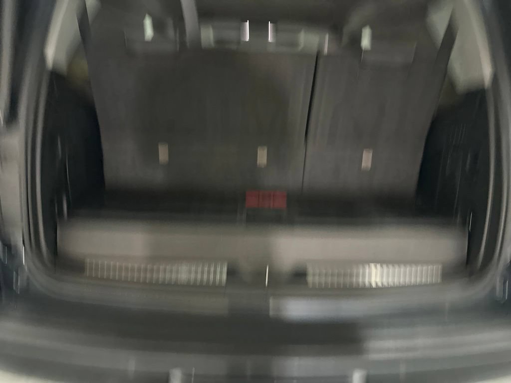 Used 2019 GMC Yukon SLT w/ Graphite Performance Edition RWD image 14