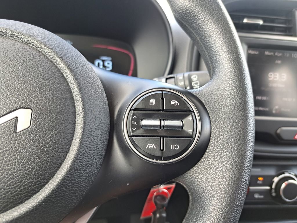 Used 2025 Kia Soul LX w/ LX Technology Package image 12
