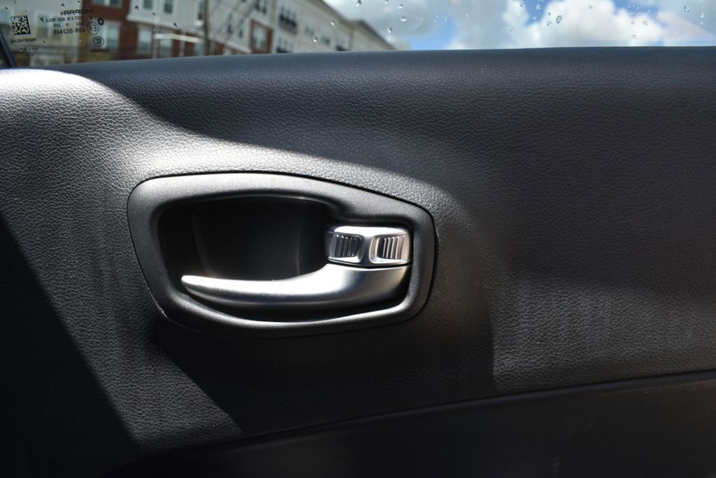 Used 2019 Jeep Compass Latitude w/ Popular Equipment Group image 27