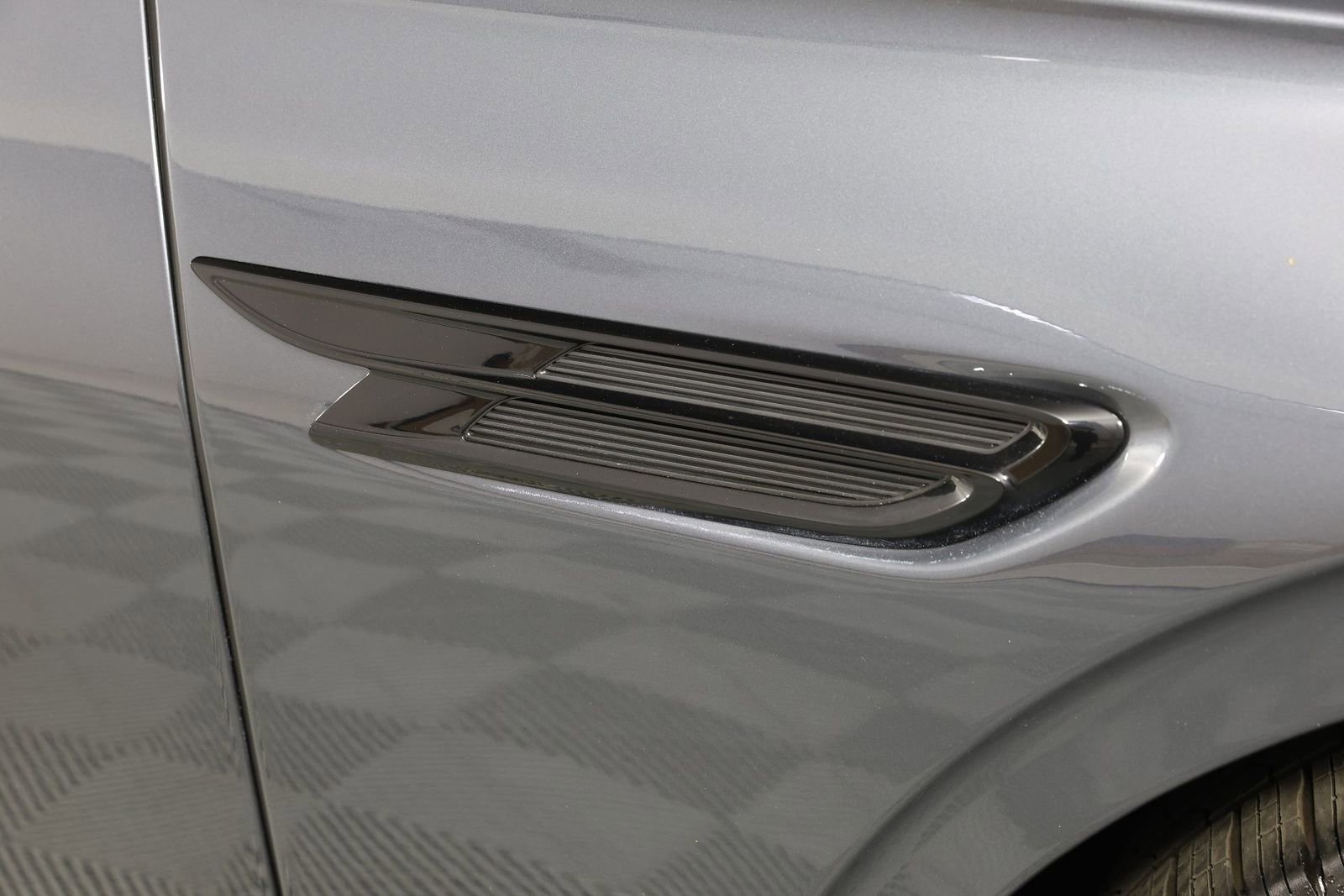 New 2025 Bentley Flying Spur Plug-In Hybrid AWD/4WD image 16