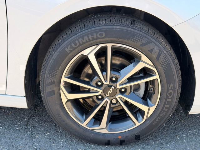 Used 2024 Kia Forte LXS image 8