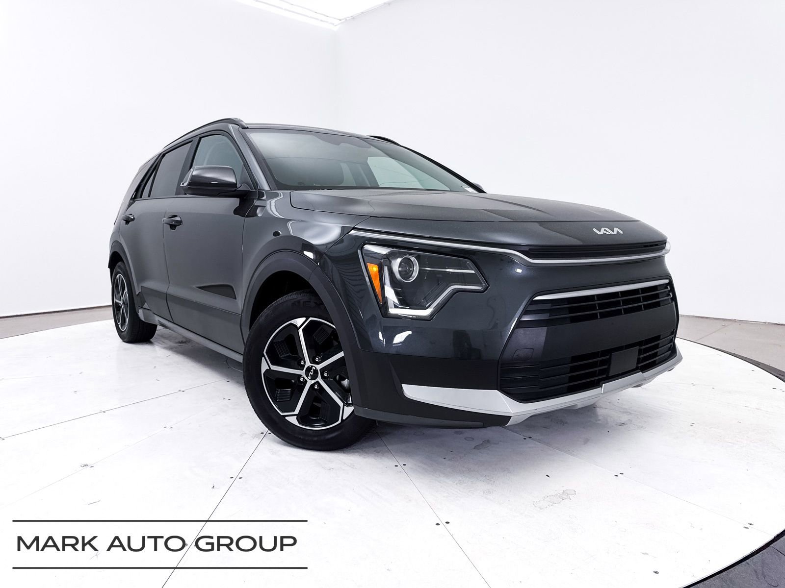 Certified 2025 Kia Niro EX image 1