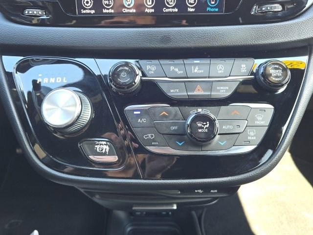 Used 2019 Chrysler Pacifica Touring Plus w/ Advanced Safetytec Group image 23