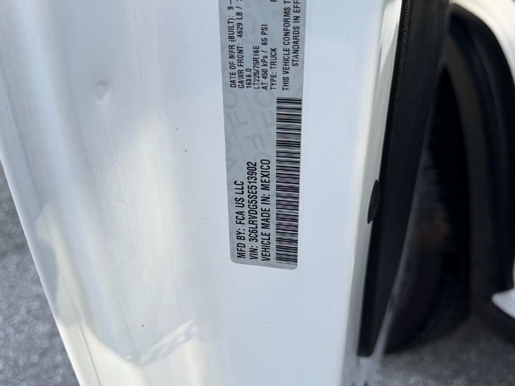 Used 2025 RAM ProMaster 2500 w/ Convenience Group FWD image 16
