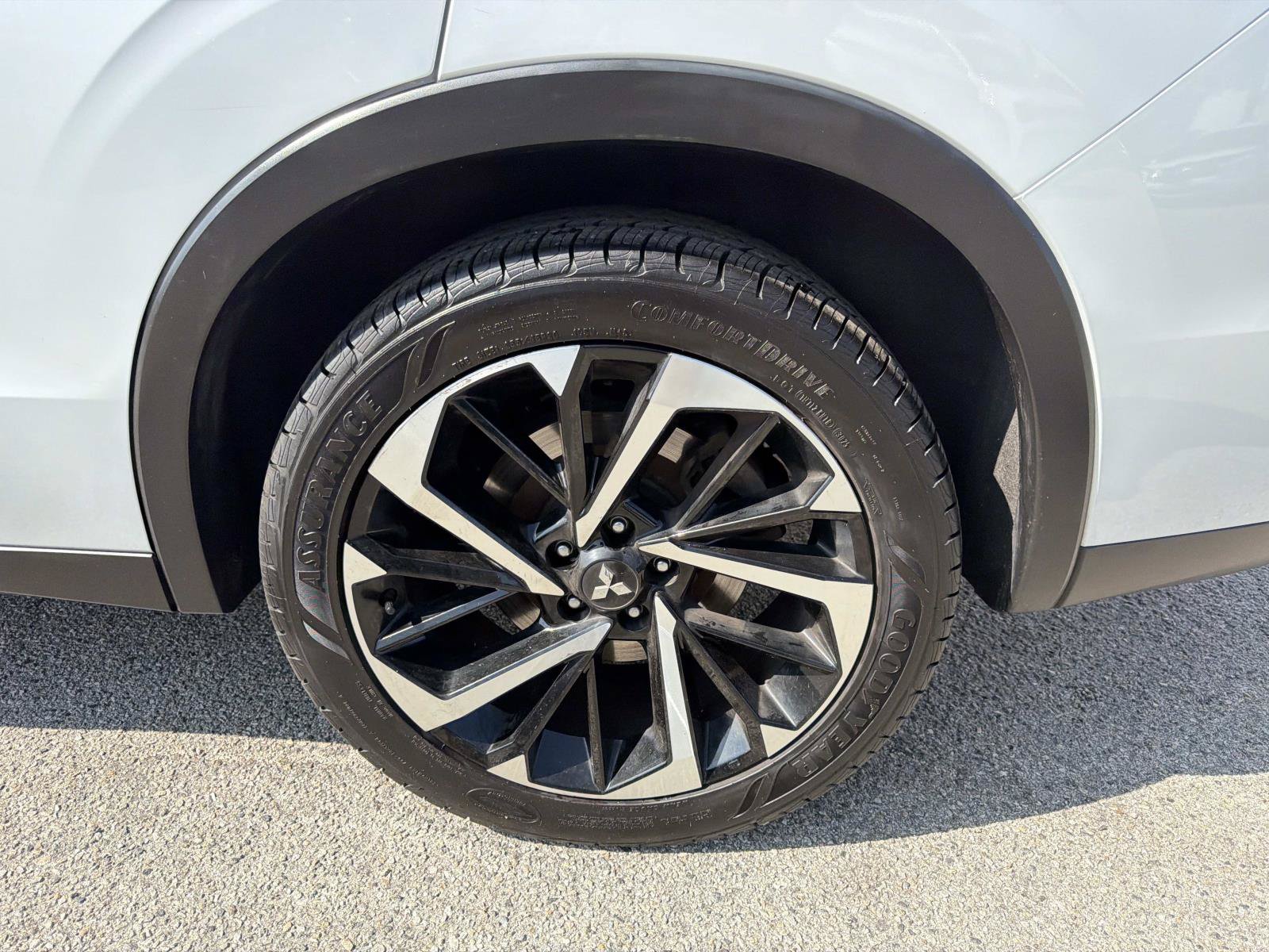 Used 2024 Mitsubishi Outlander AWD image 7