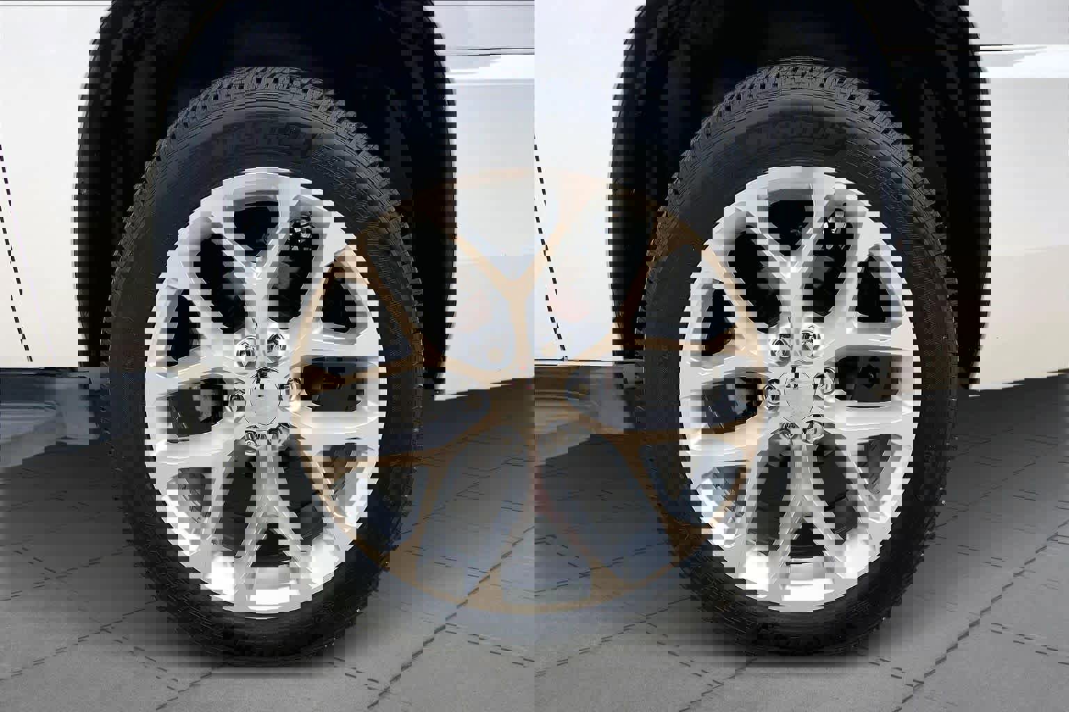 Used 2013 Chevrolet Suburban LTZ image 10