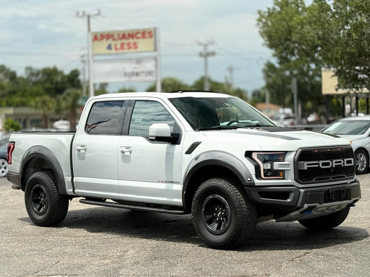 Used 2017 Ford F150 Raptor w/ Equipment Group 802A Luxury AWD/4WD image 12