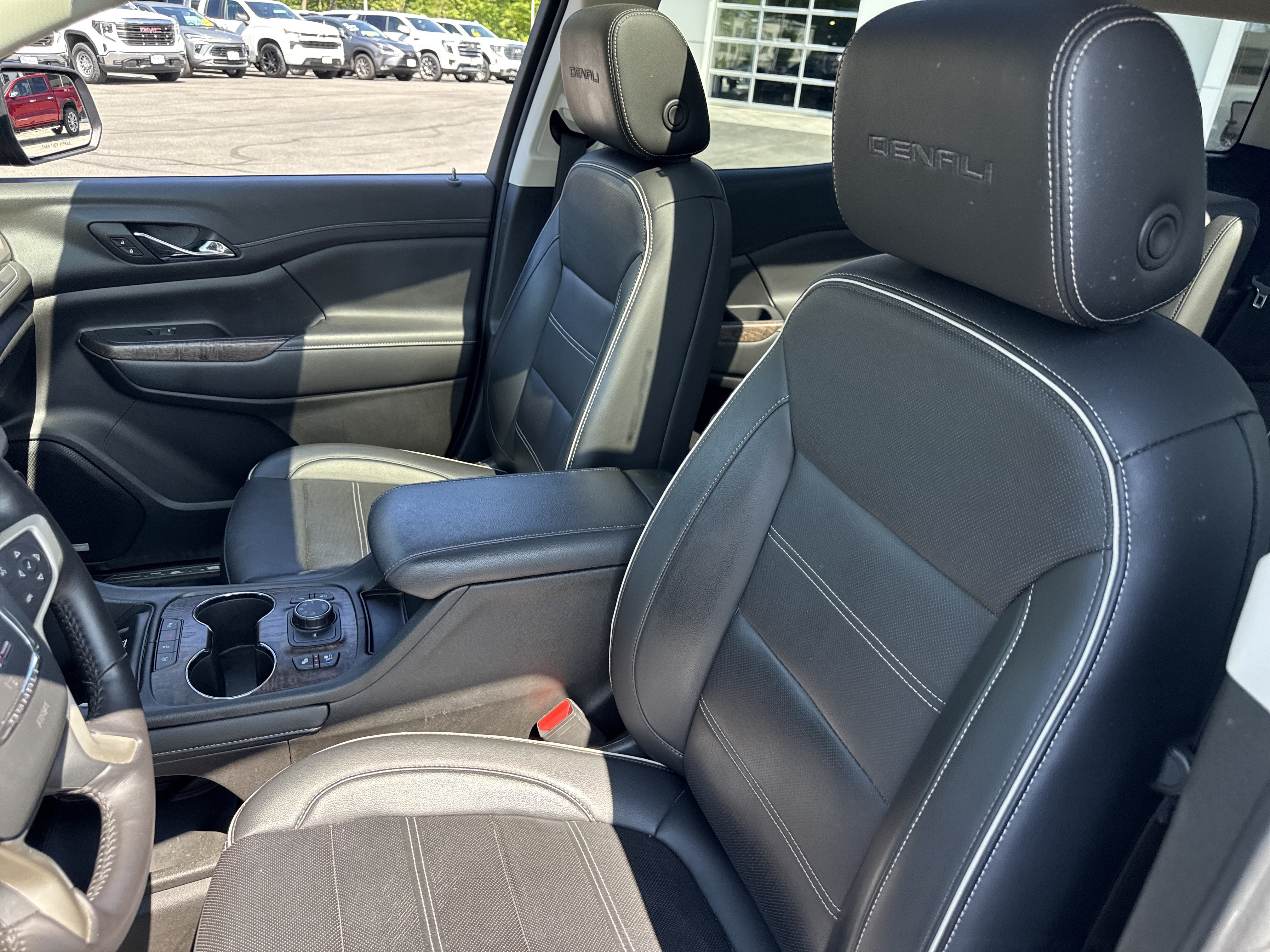 Certified 2022 GMC Acadia Denali w/ Denali Ultimate Package AWD/4WD image 11