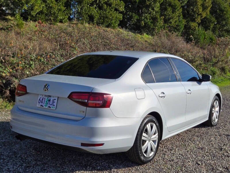 Used 2017 Volkswagen Jetta S image 2