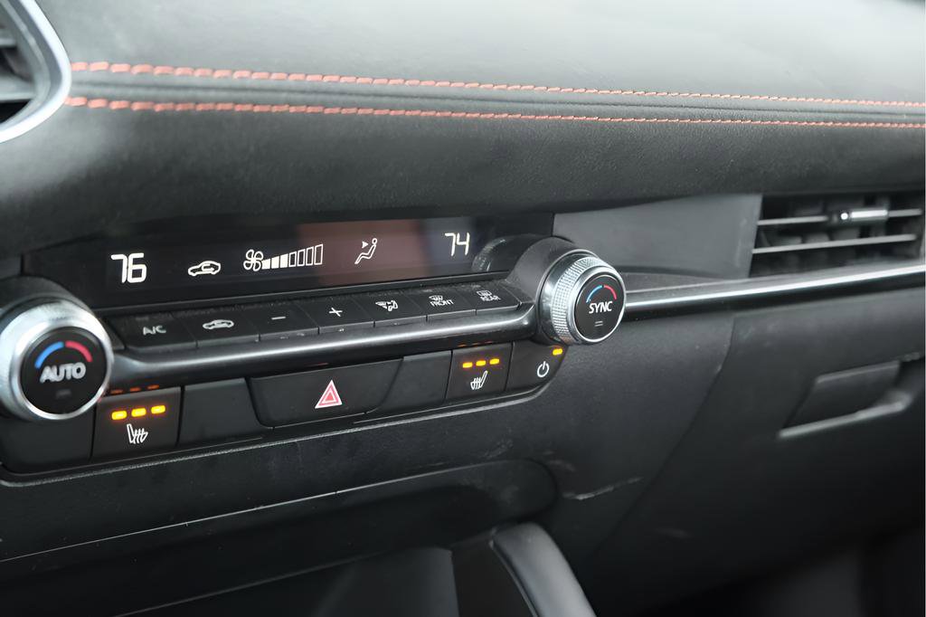 Used 2024 MAZDA MAZDA3 s image 21