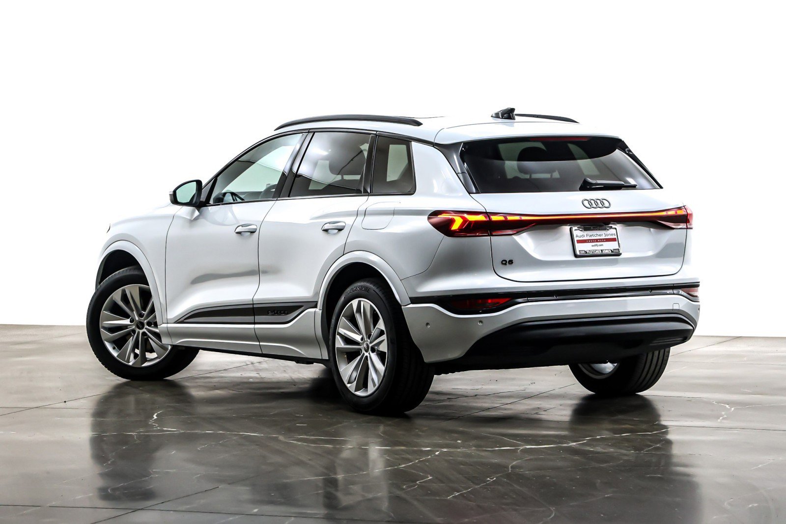 Used 2025 Audi Q6 e-tron Premium w/ Convenience Package image 13