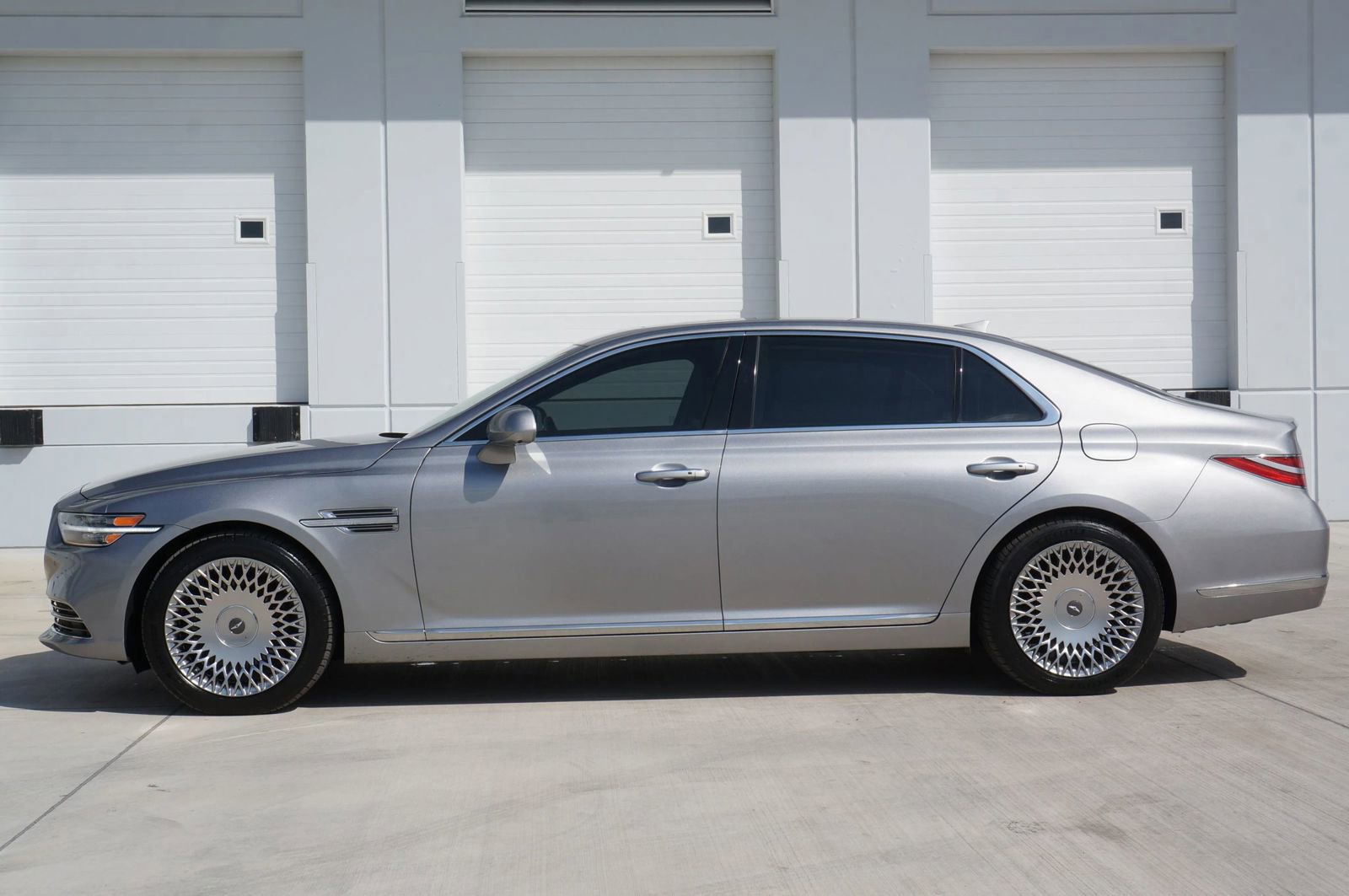 Used 2020 Genesis G90 3.3T Premium image 8