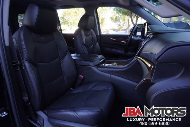 Used 2018 Cadillac Escalade Premium Luxury AWD/4WD image 11