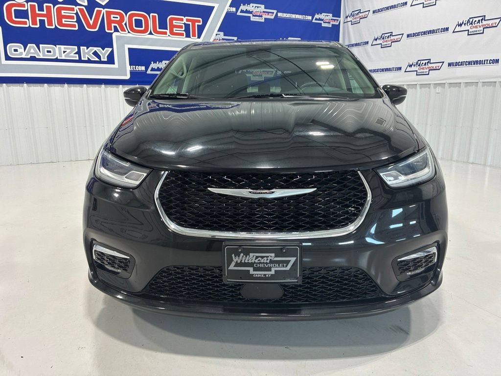 Used 2023 Chrysler Pacifica Touring-L FWD image 9