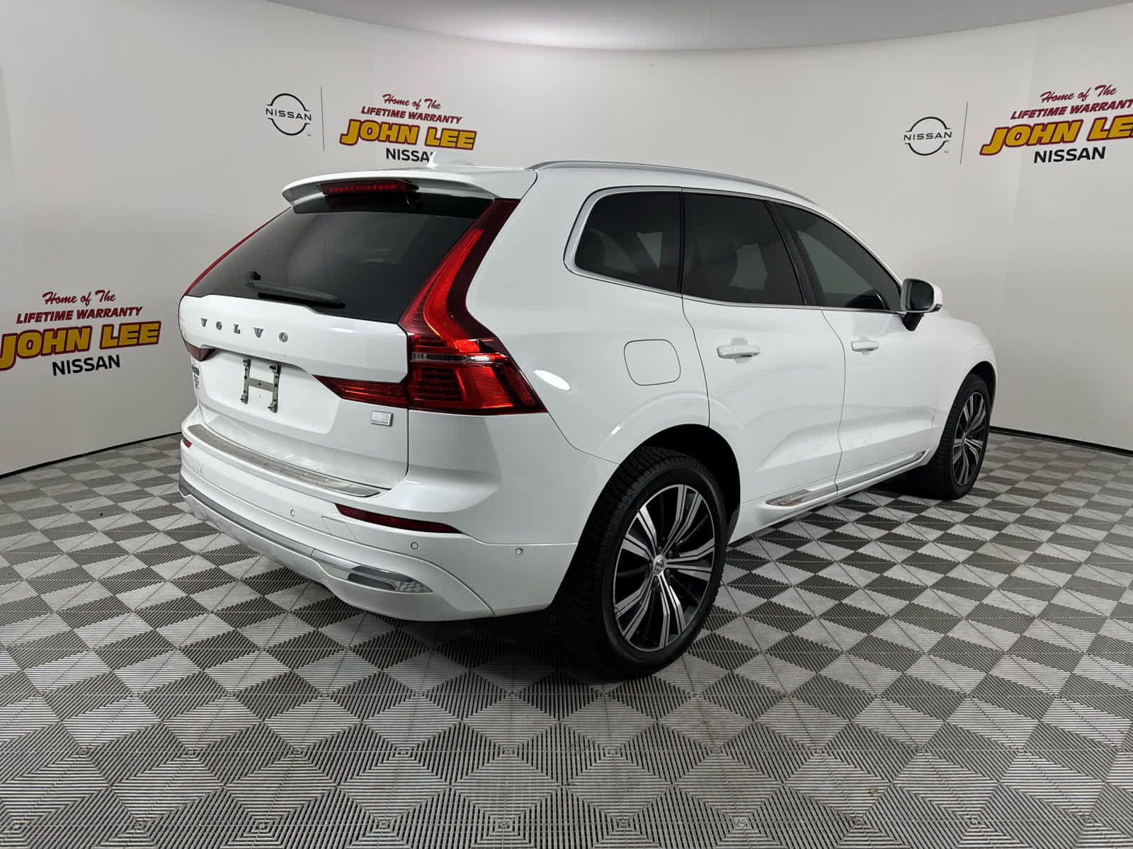 Used 2022 Volvo XC60 T8 Inscription w/ Advanced Package image 6