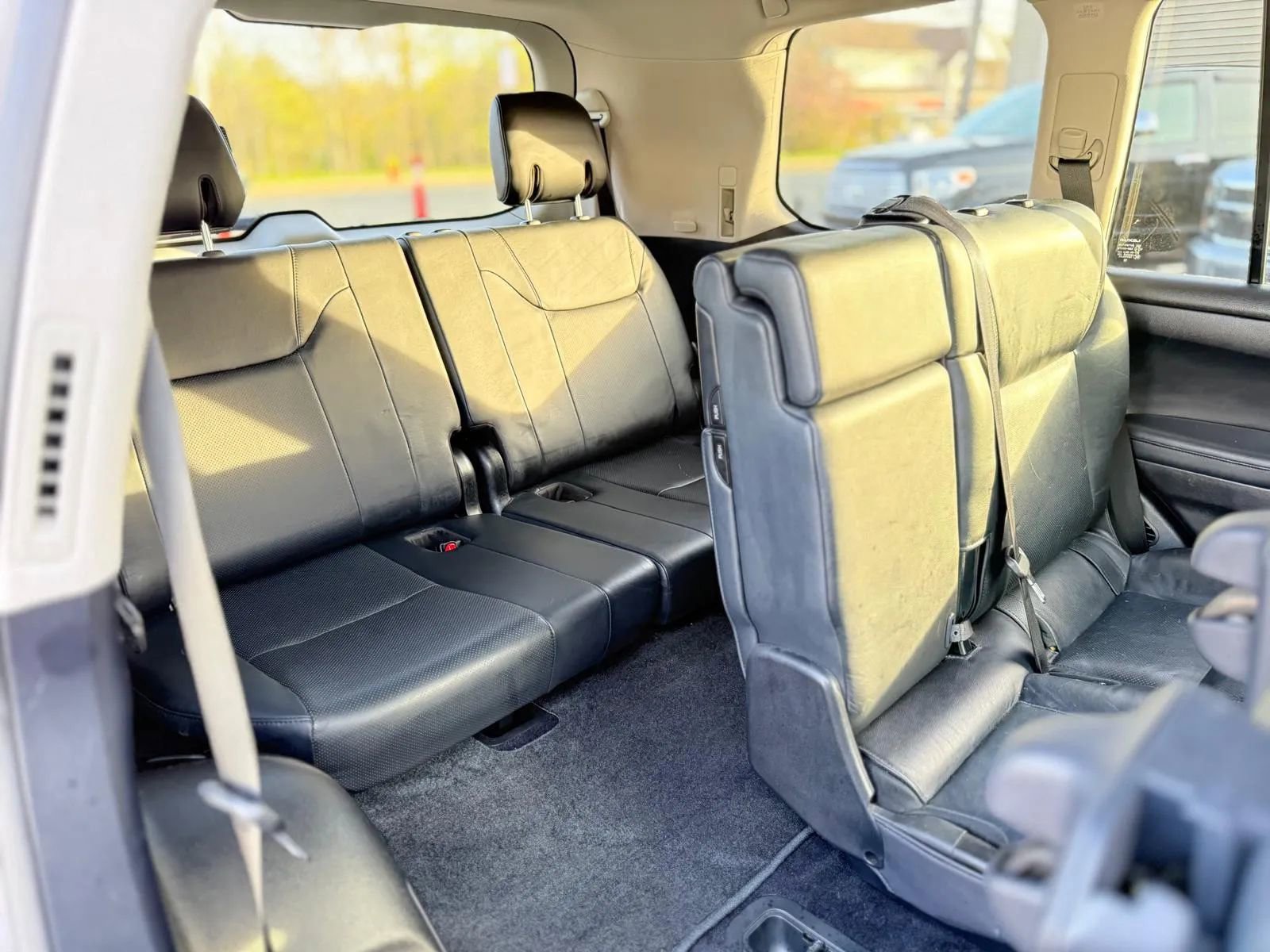 Used 2011 Lexus LX 570 4WD w/ Luxury Pkg image 11