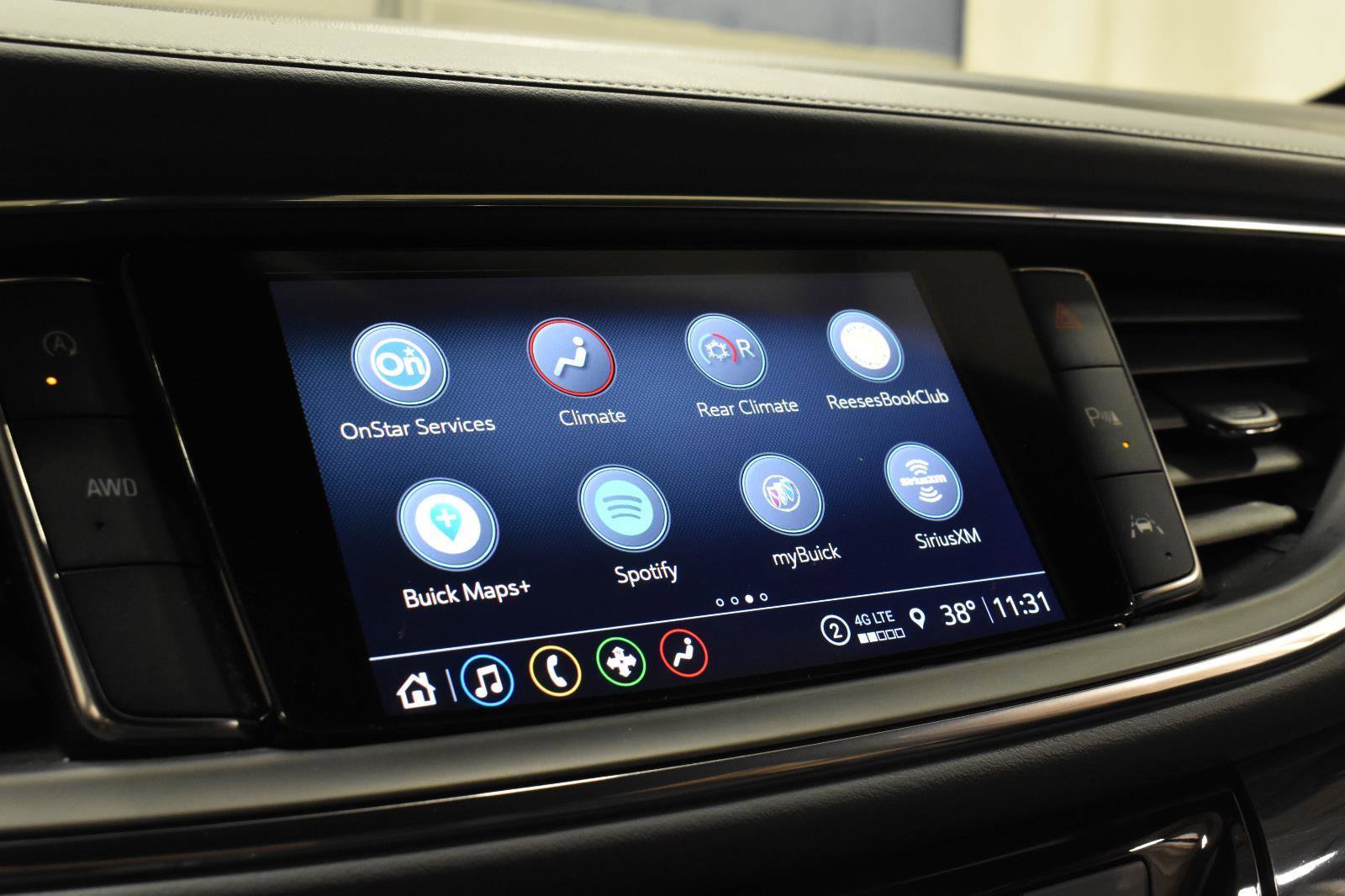 Used 2023 Buick Enclave Essence image 27