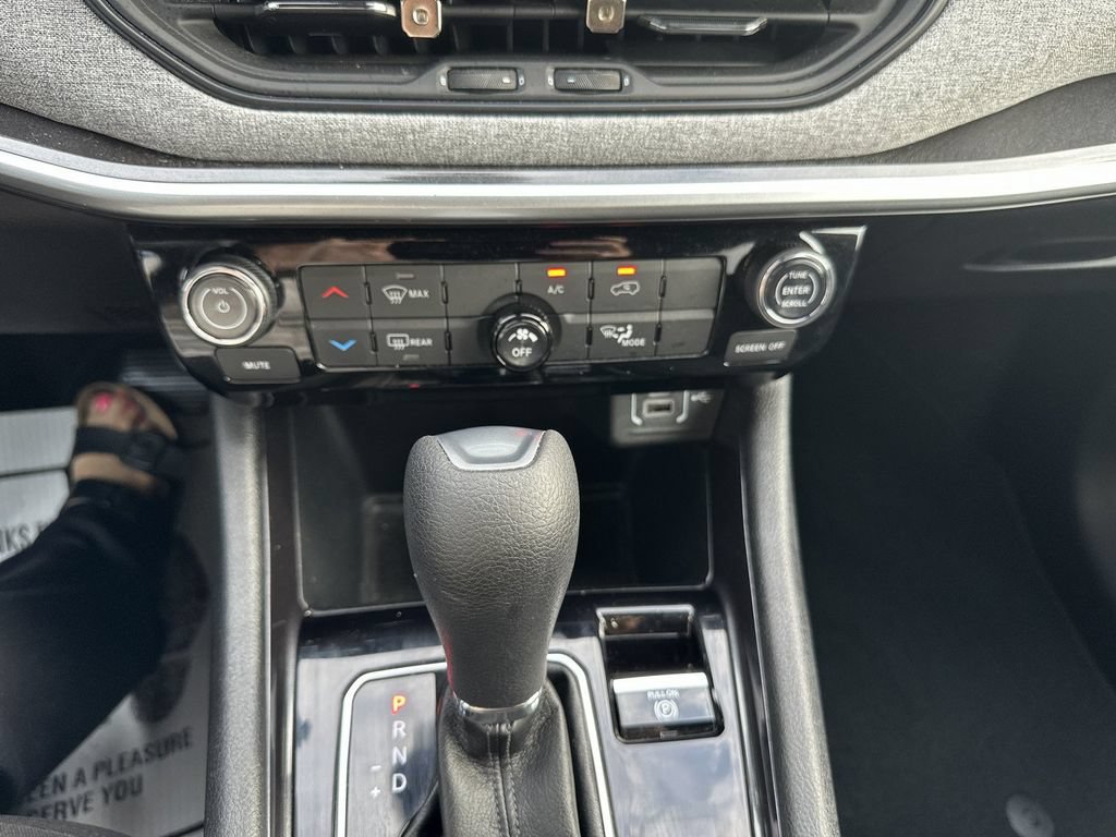 Used 2024 Jeep Compass Sport AWD/4WD image 21