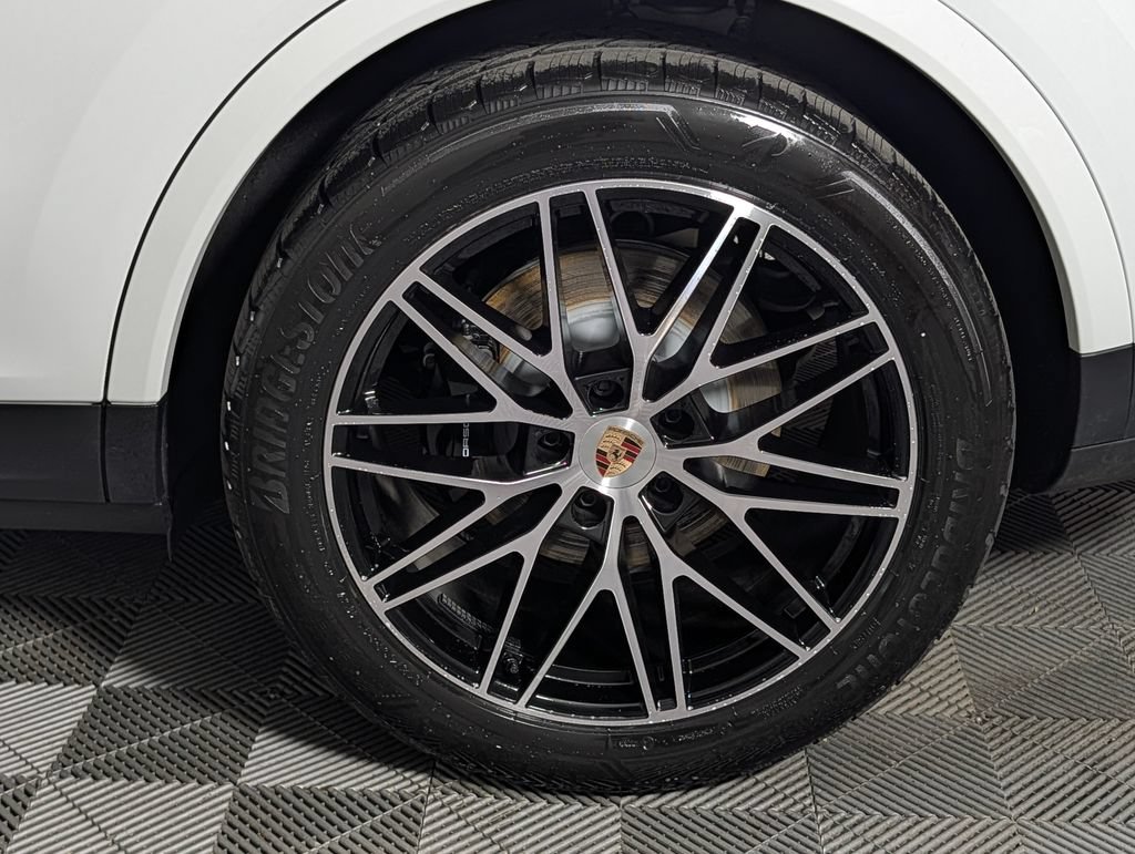 New 2026 Porsche Cayenne Coupe AWD/4WD image 12
