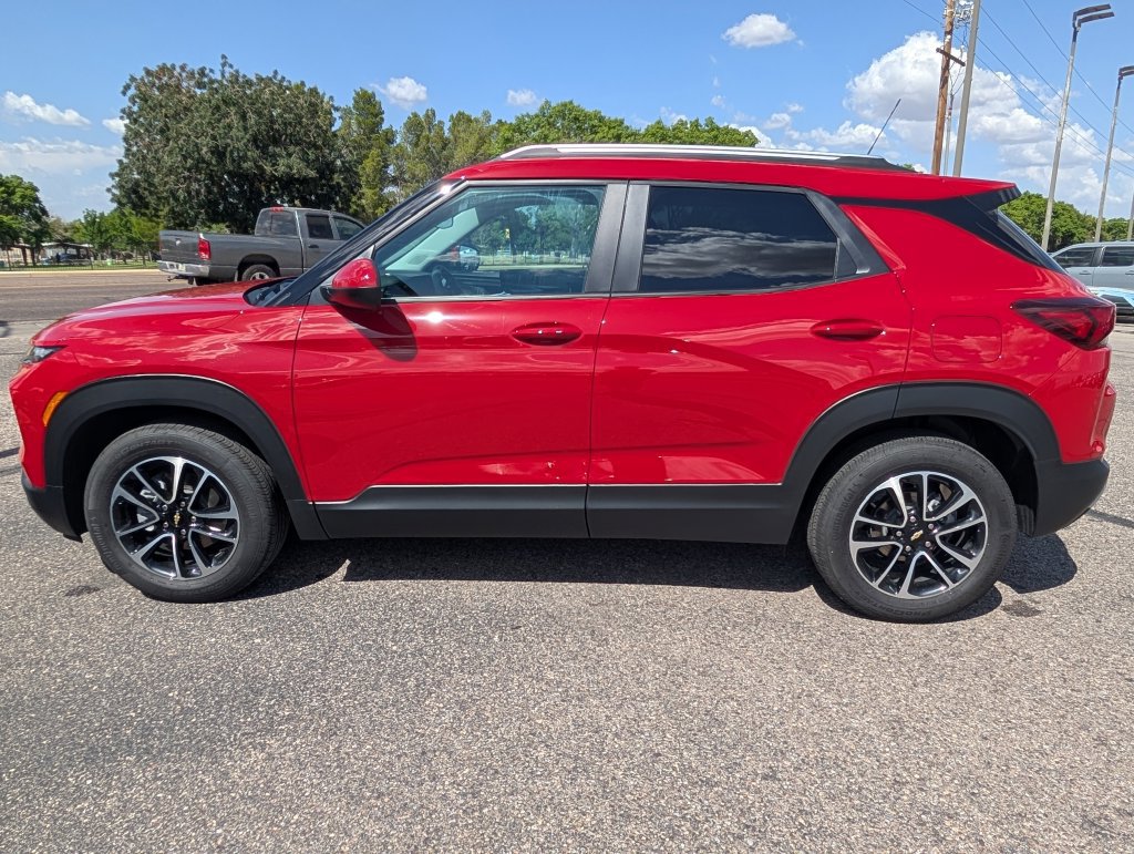 New 2026 Chevrolet TrailBlazer LT FWD image 2
