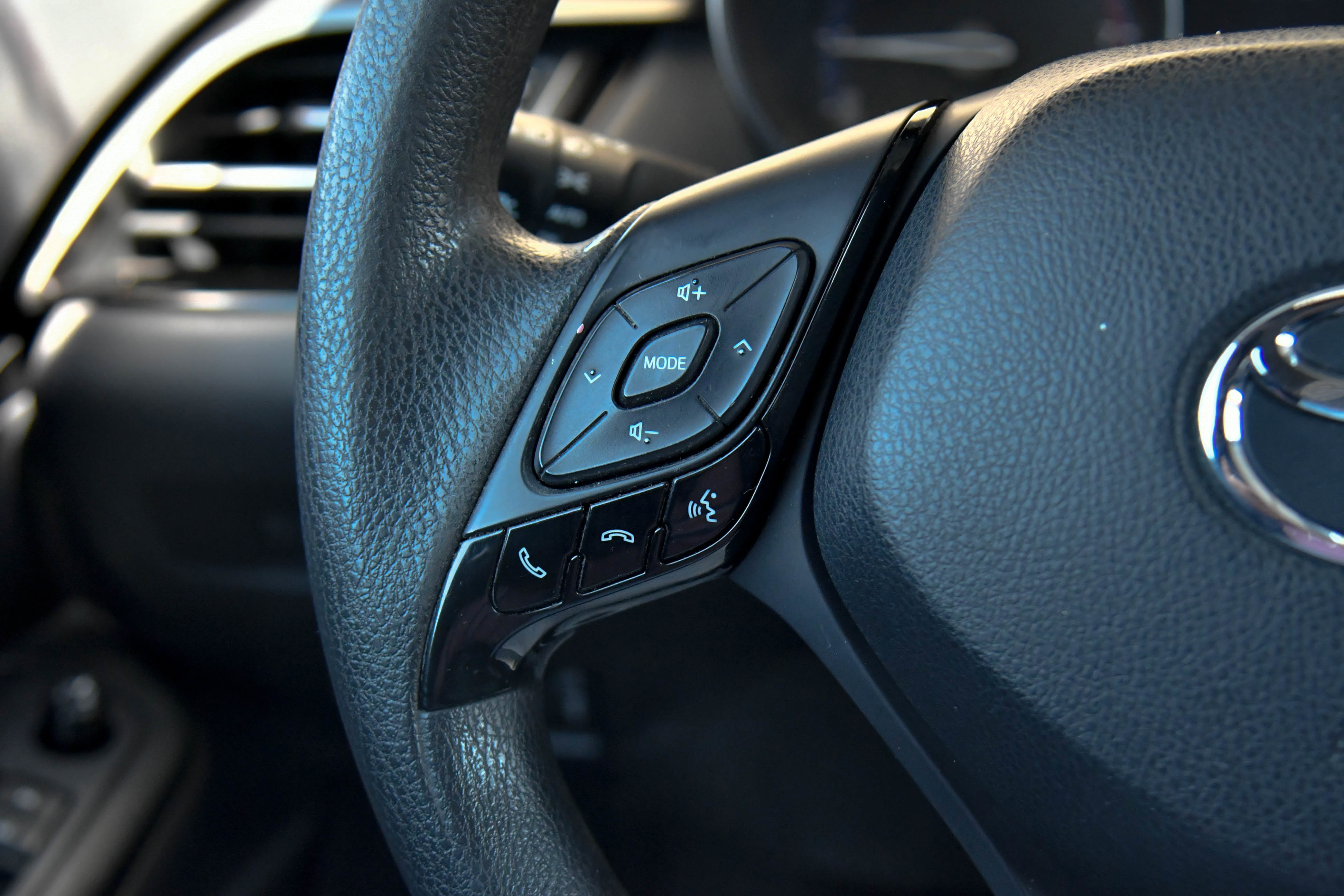 Used 2019 Toyota C-HR LE image 27