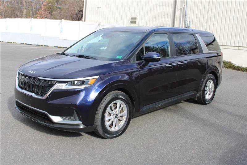 Used 2022 Kia Carnival LX image 4