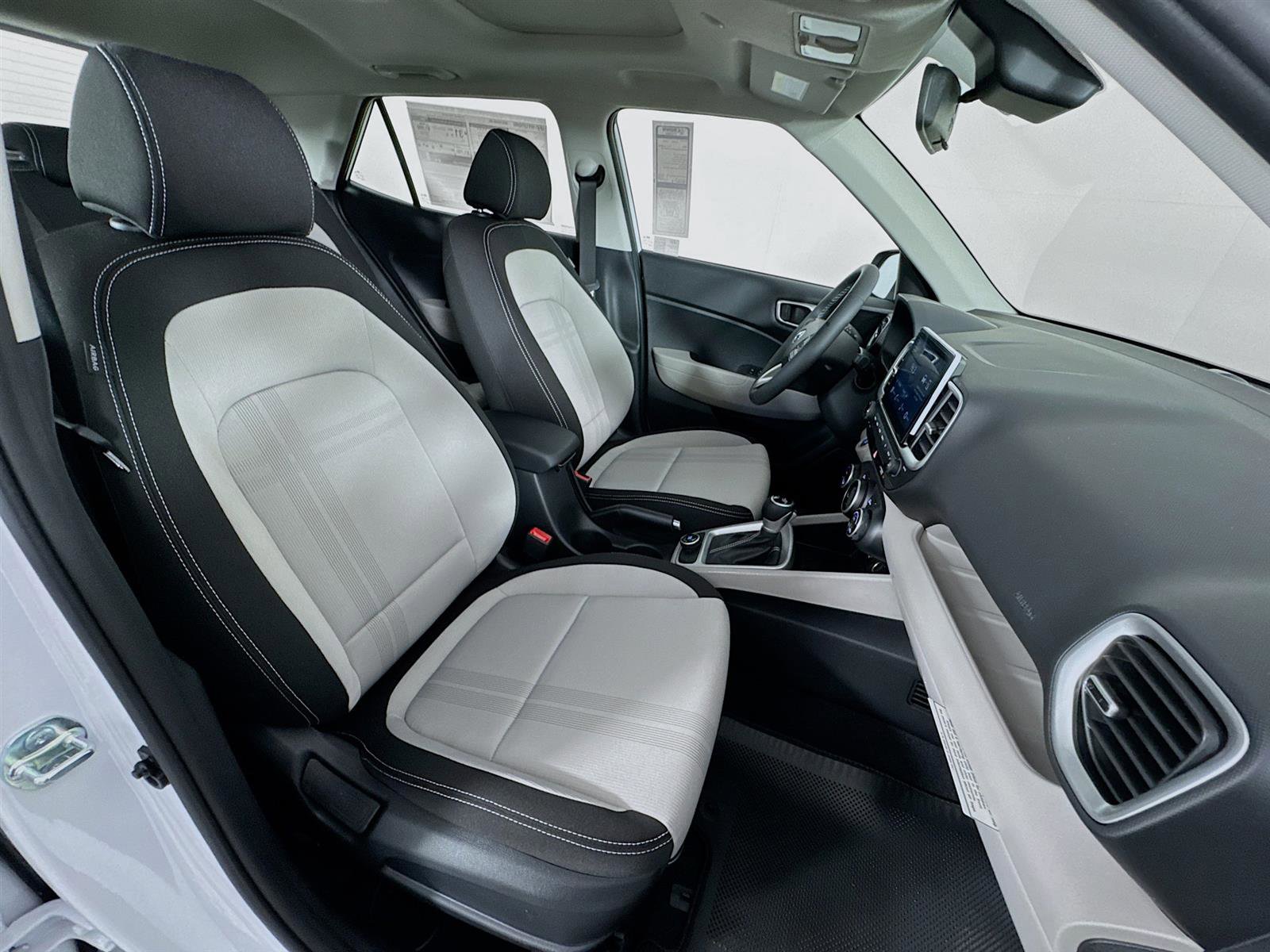 New 2025 Hyundai Venue SEL image 26