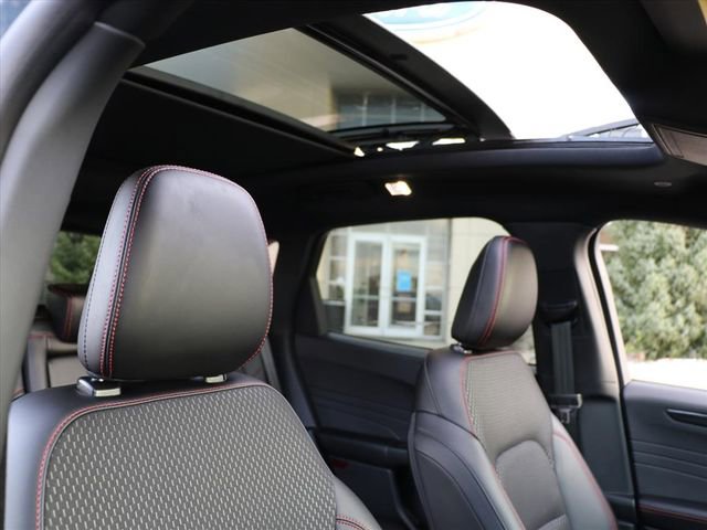 Used 2025 Ford Escape ST-Line w/ Tech Pack #1 image 9