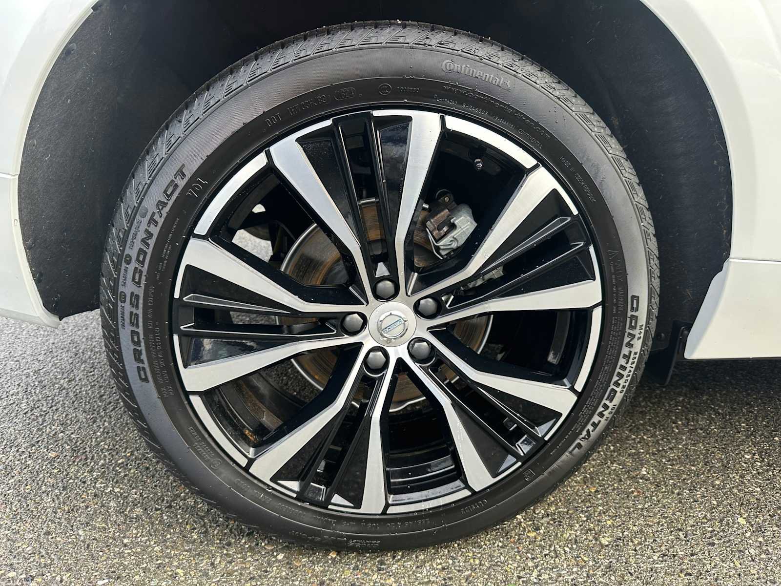 Used 2025 Volvo XC60 B5 Plus w/ Protection Package Premier image 9