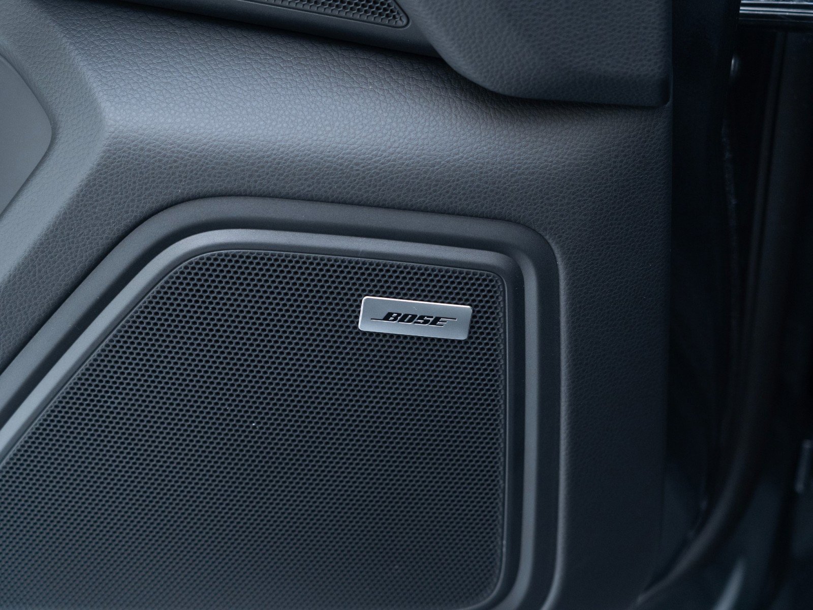 New 2026 Porsche Macan image 23