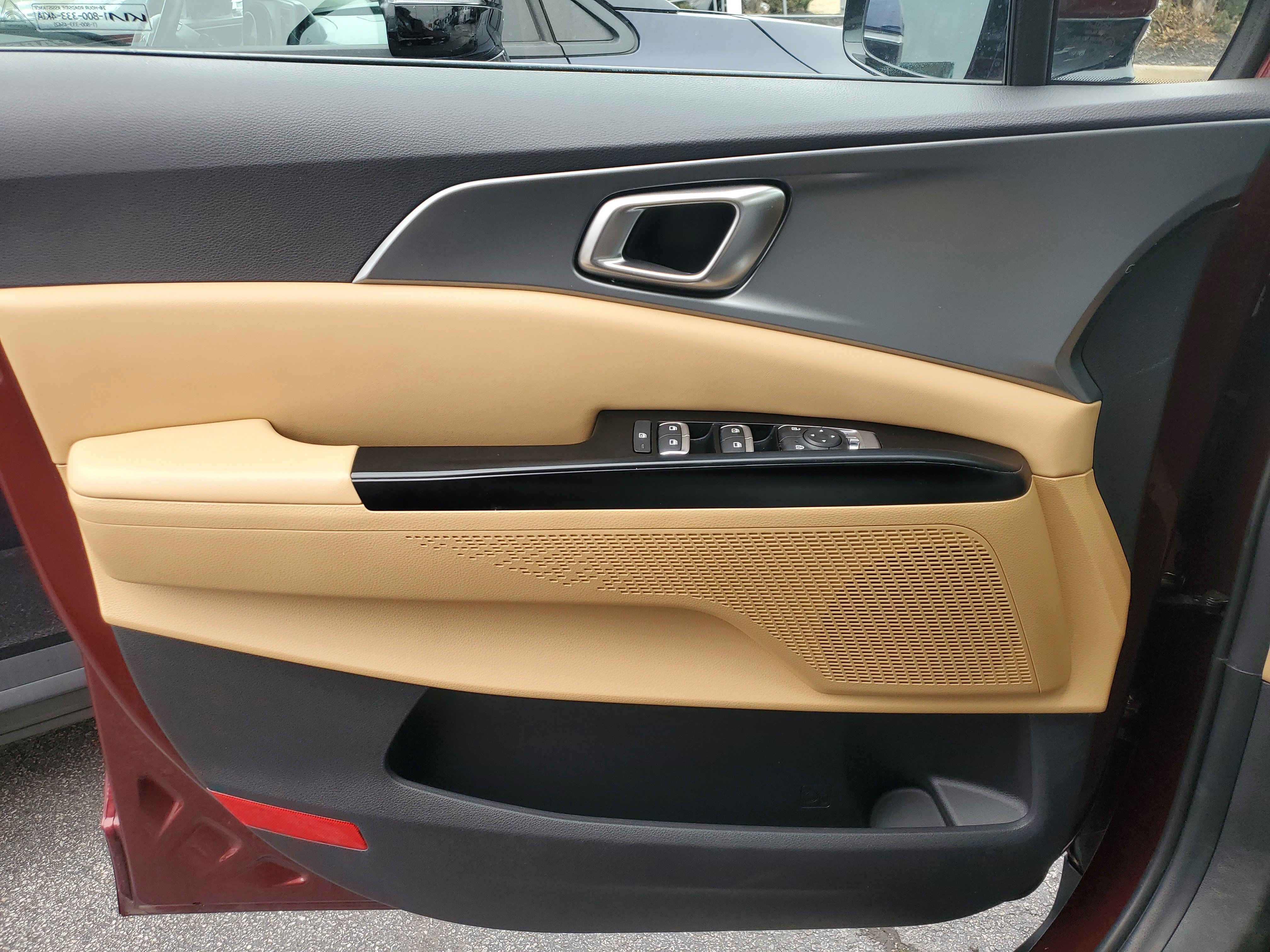 Used 2023 Kia Carnival LX image 29