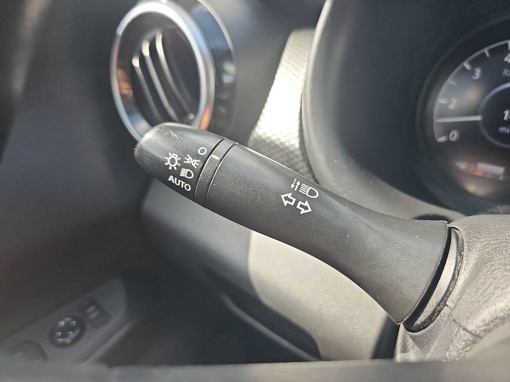 Used 2022 Nissan Kicks SV FWD image 32