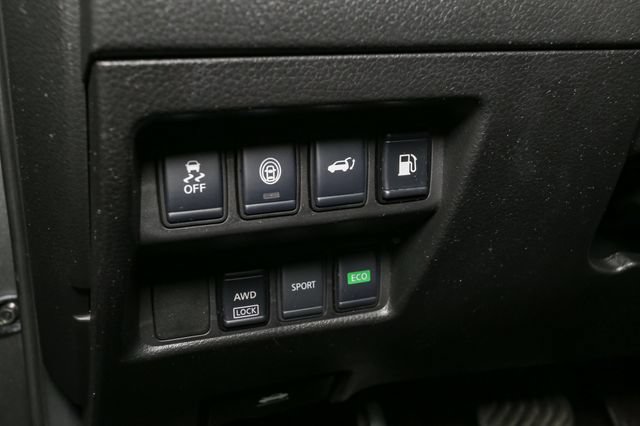 Used 2020 Nissan Rogue SV AWD/4WD image 32