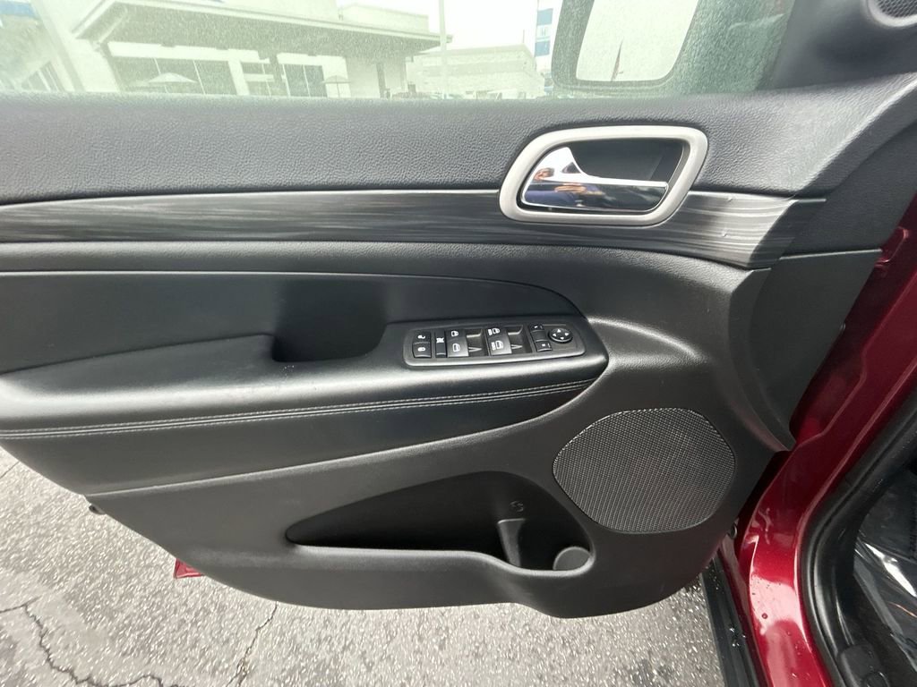 Used 2021 Jeep Grand Cherokee Laredo X image 13