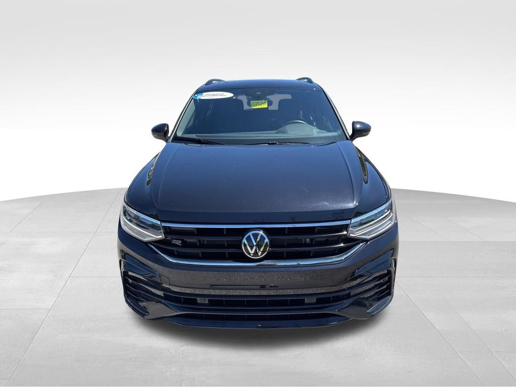 Used 2024 Volkswagen Tiguan SE R-Line FWD image 3