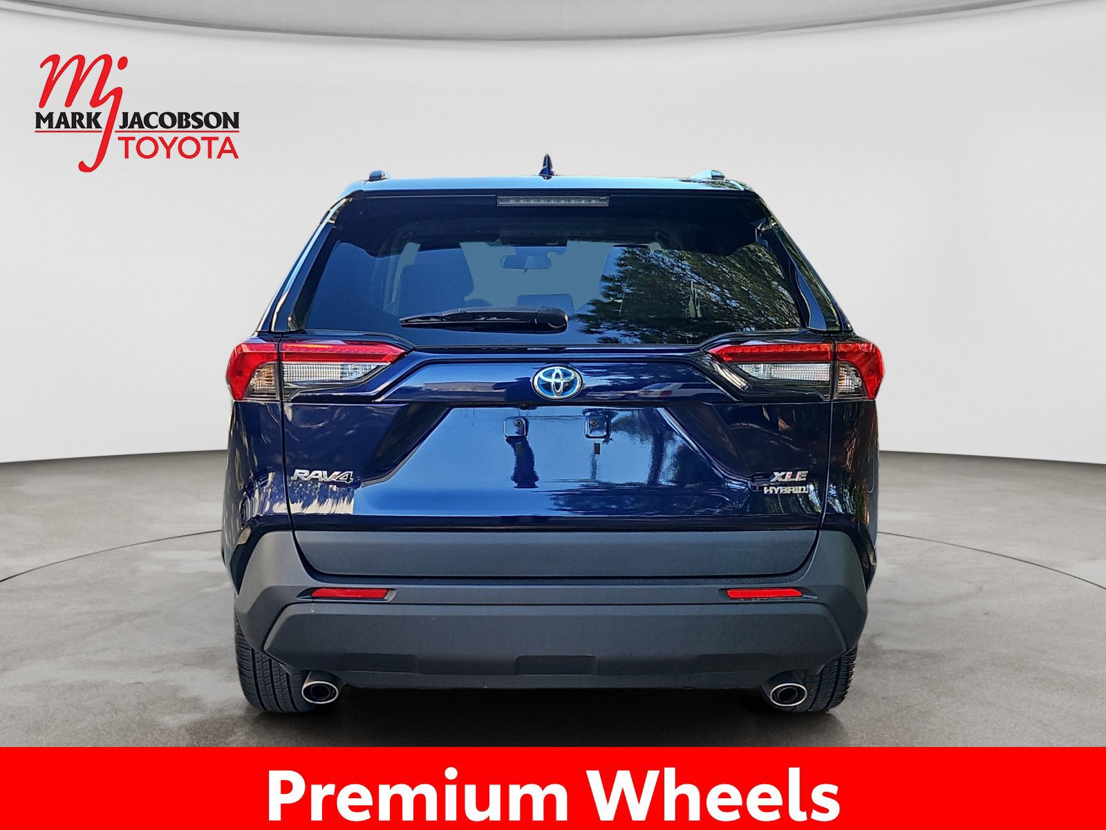 Used 2021 Toyota RAV4 XLE Premium AWD/4WD image 11