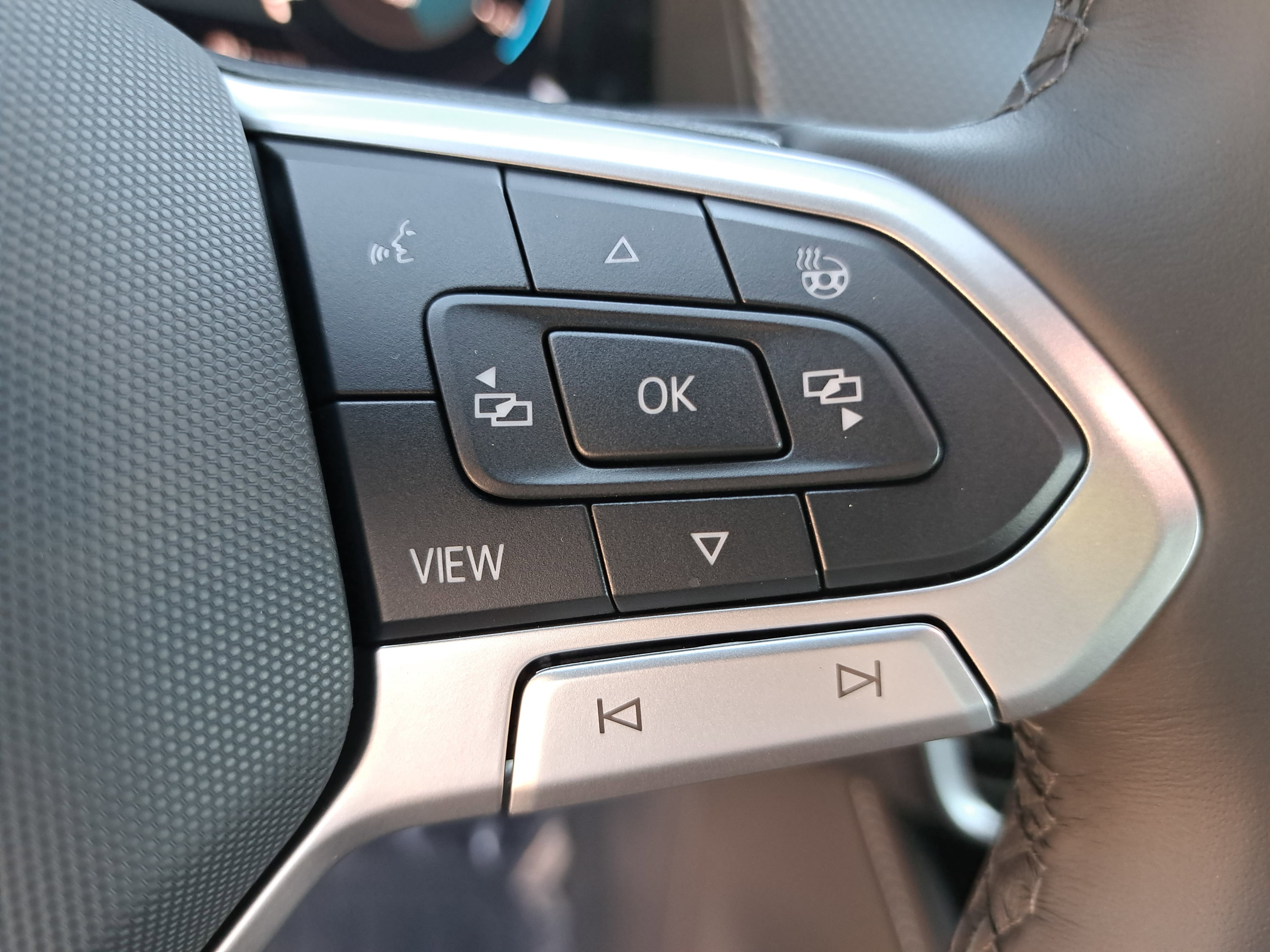 New 2026 Volkswagen Atlas Cross Sport SEL Premium R-Line image 19