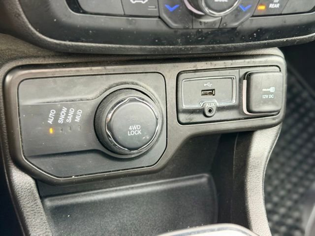 Used 2021 Jeep Renegade Latitude image 16