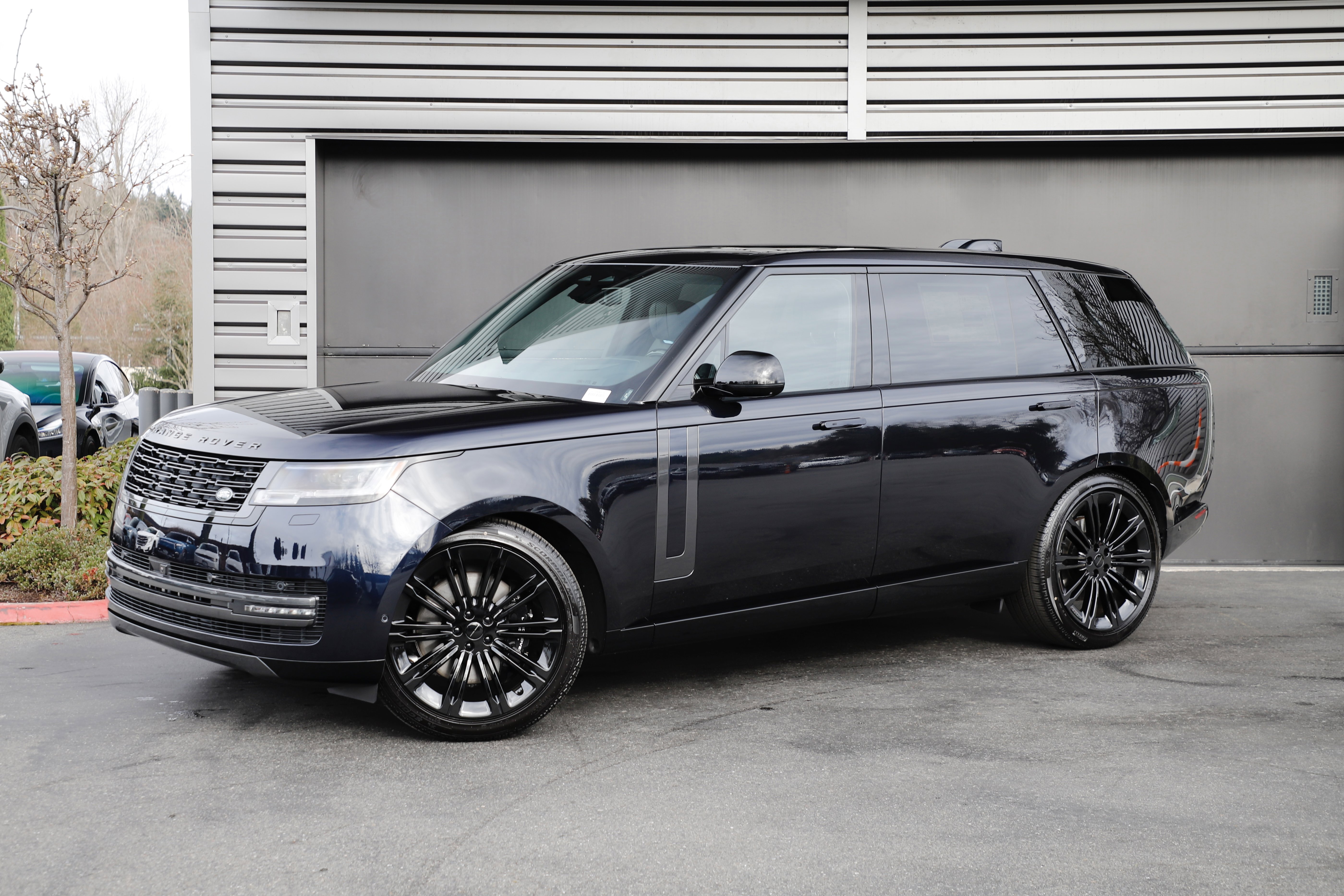 New 2026 Land Rover Range Rover Long Wheelbase SE AWD/4WD image 1