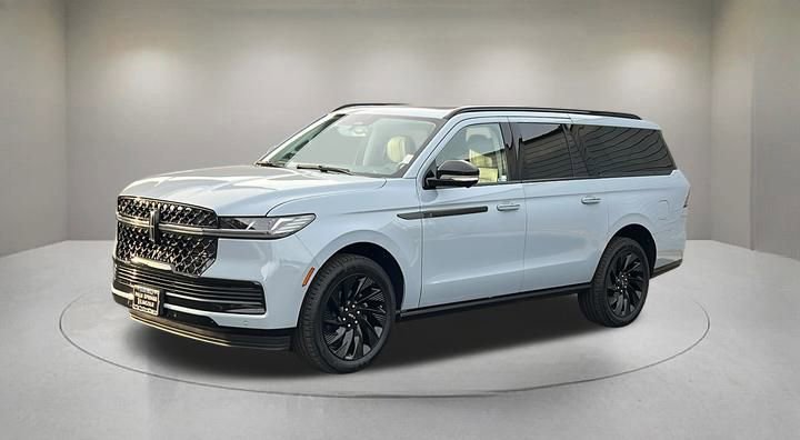 New 2026 Lincoln Navigator L Reserve w/ Jet Appearance Package image 2