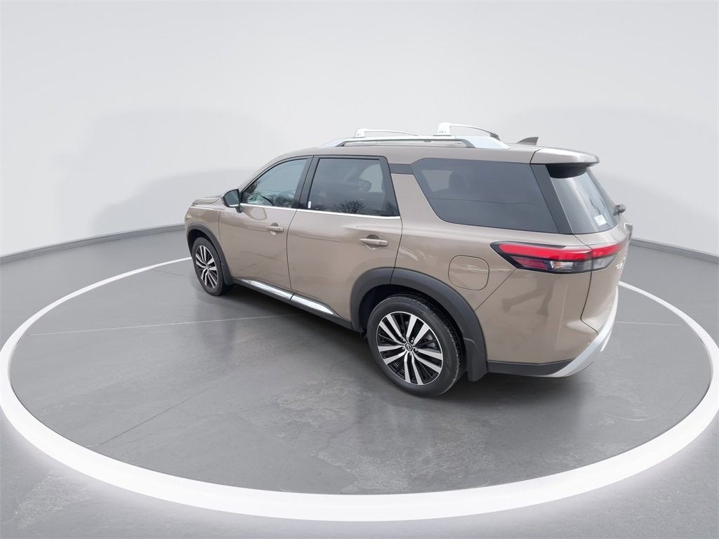 Used 2024 Nissan Pathfinder Platinum w/ Cargo Package image 6
