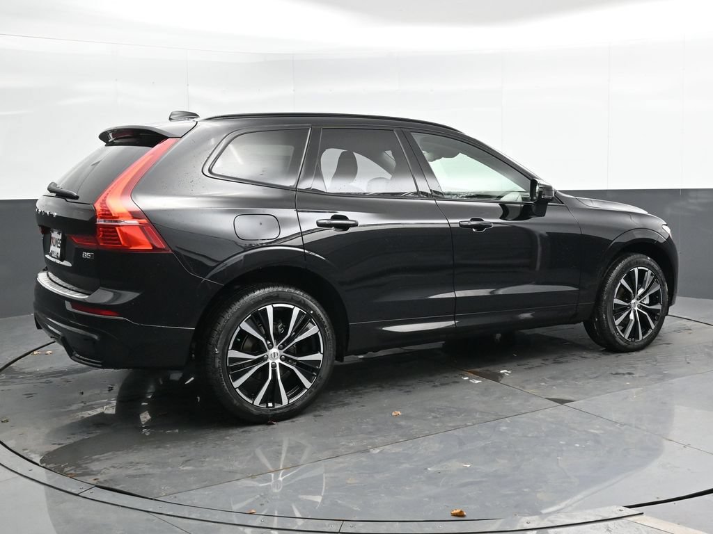 Used 2025 Volvo XC60 B5 Plus w/ Protection Package Premier AWD/4WD image 4