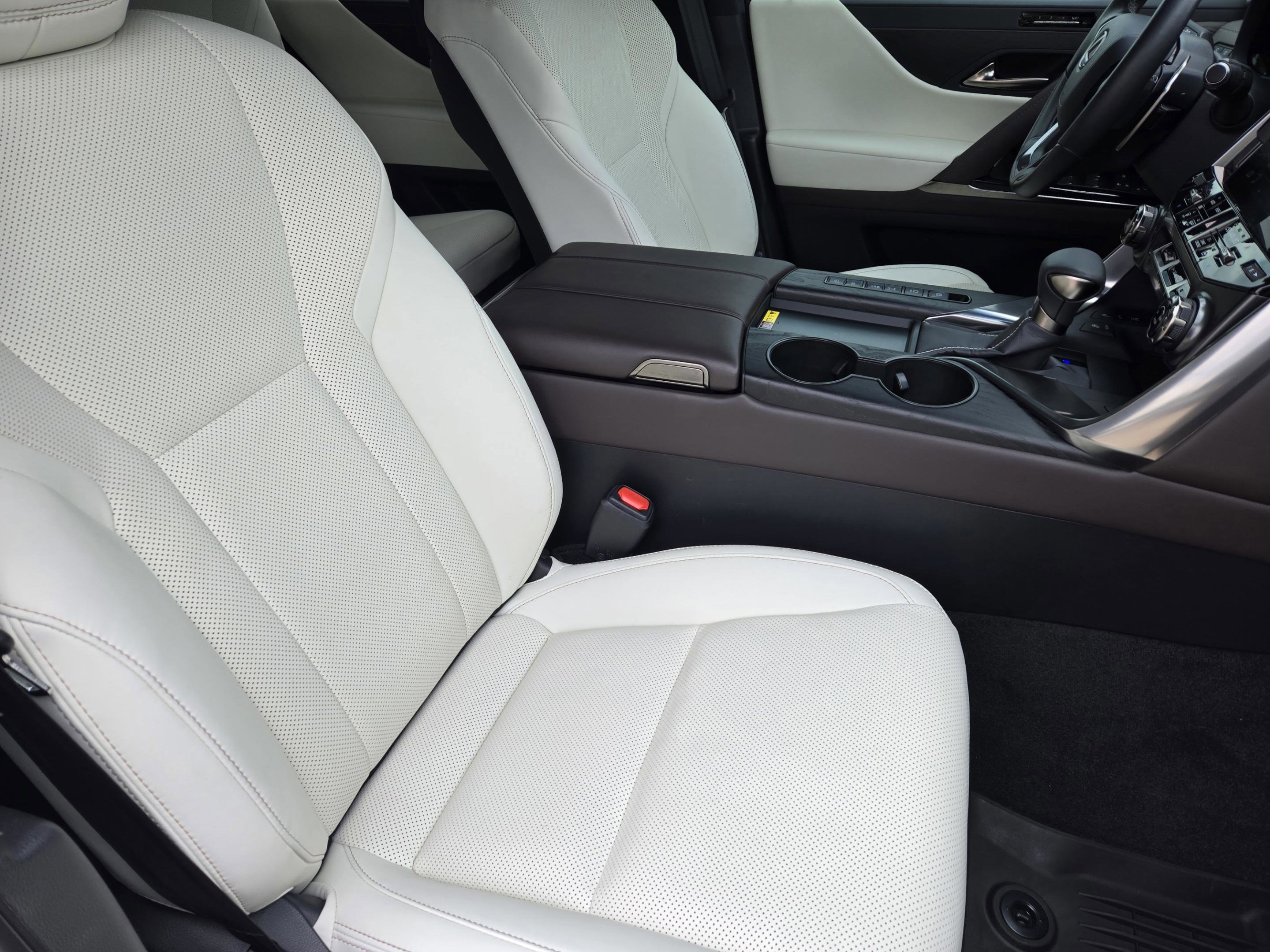 Used 2023 Lexus LX 600 4WD w/ Appearance Package image 31