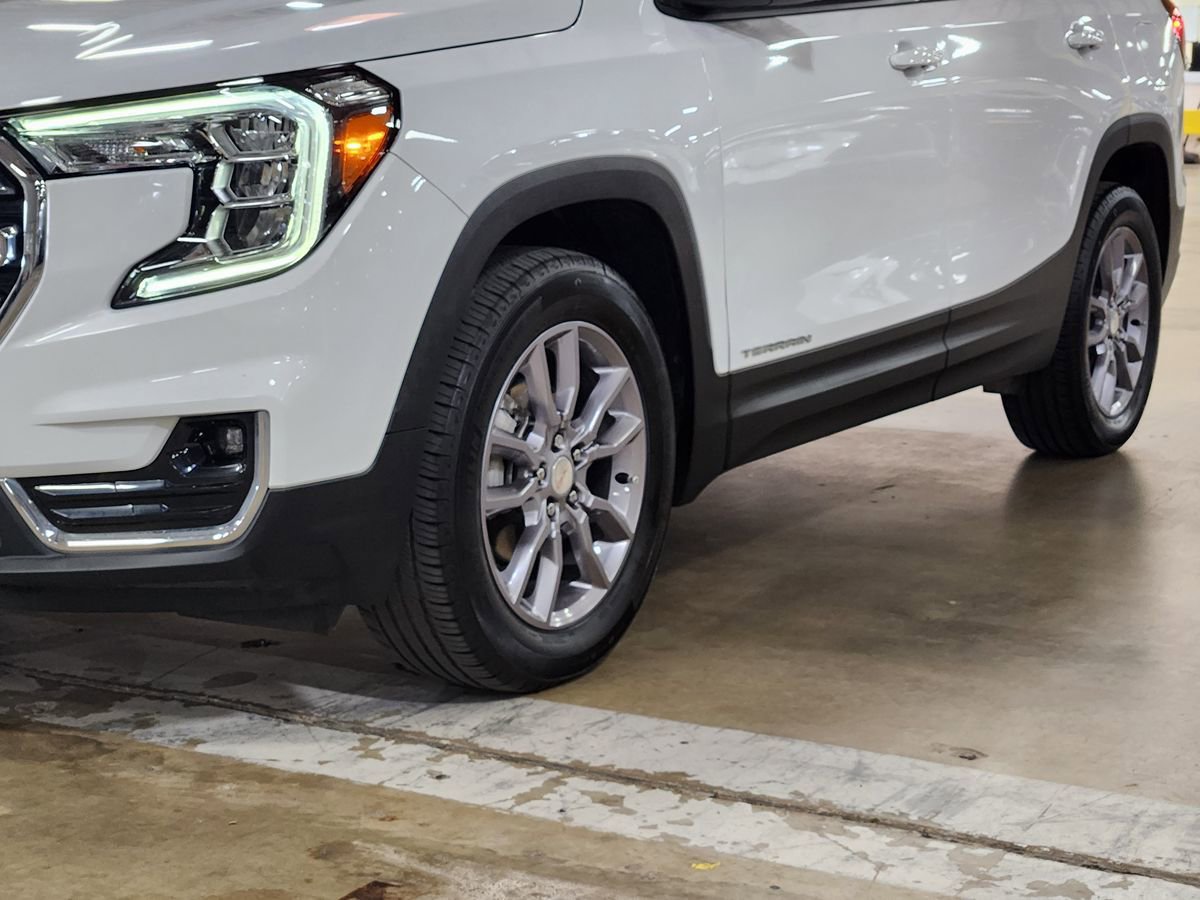 Used 2022 GMC Terrain SLT image 17