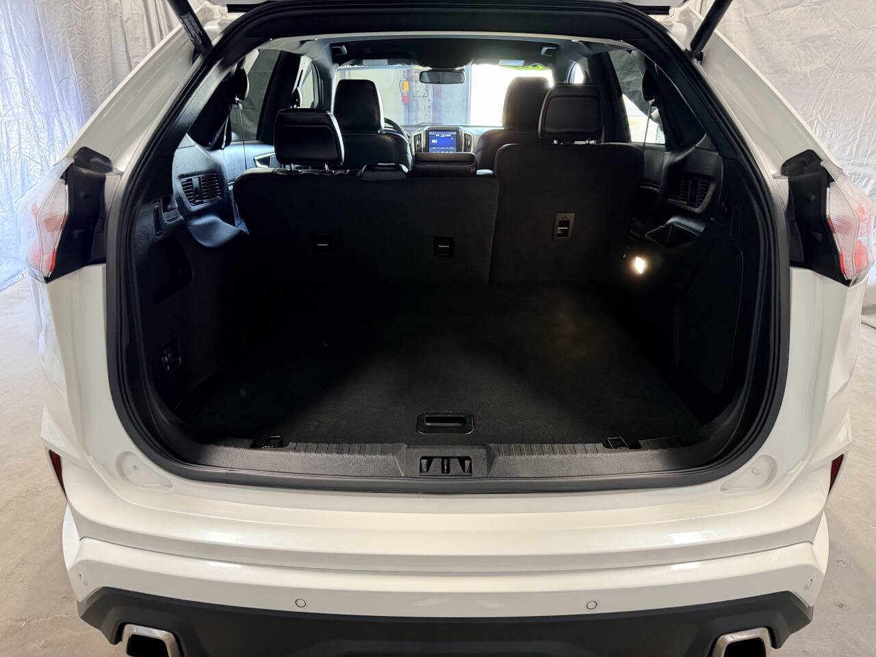 Used 2022 Ford Edge ST image 23